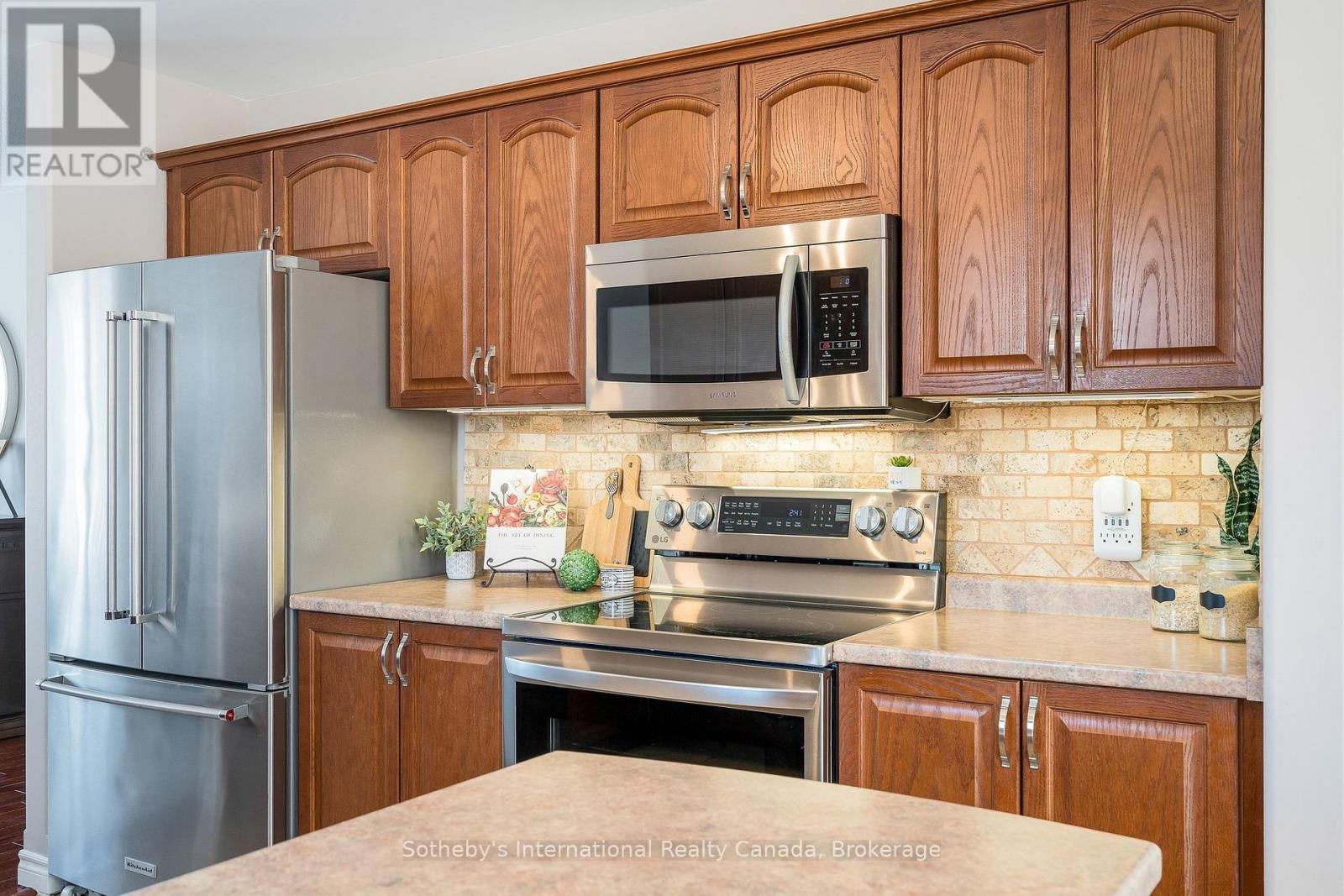 8 Hall Street, Springwater (Phelpston), Ontario  L0L 2K0 - Photo 13 - S12800698