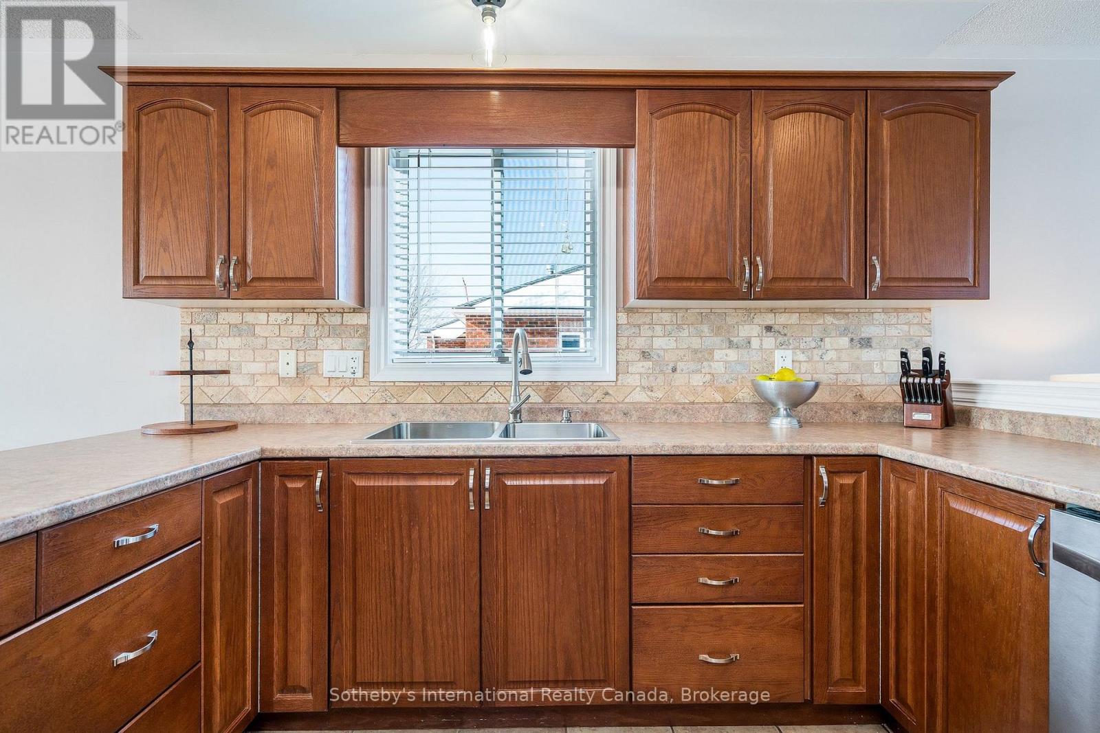 8 Hall Street, Springwater (Phelpston), Ontario  L0L 2K0 - Photo 14 - S12800698