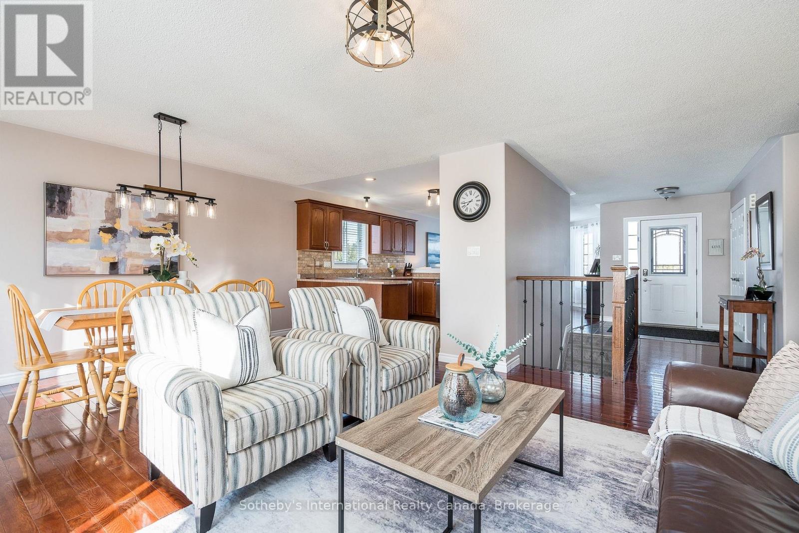 8 Hall Street, Springwater (Phelpston), Ontario  L0L 2K0 - Photo 5 - S12800698