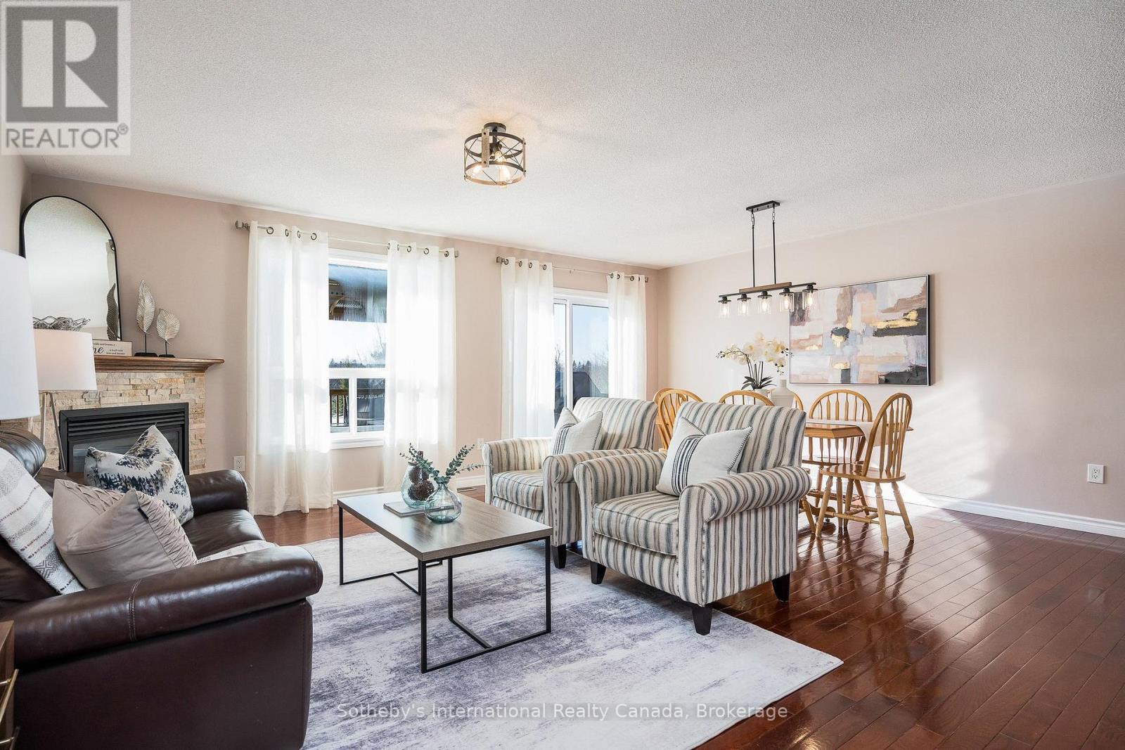 8 Hall Street, Springwater (Phelpston), Ontario  L0L 2K0 - Photo 7 - S12800698