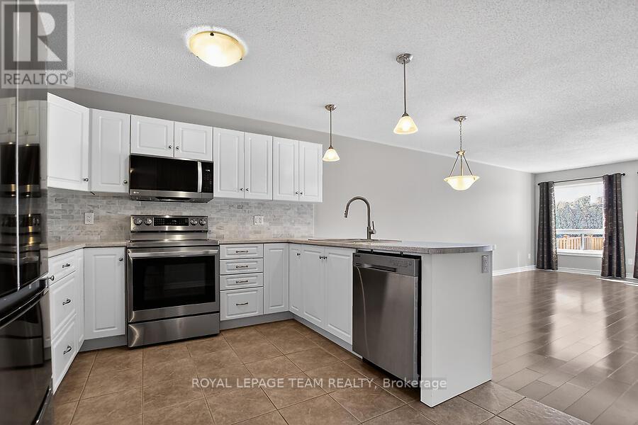 464 Honeyborne Street, Mississippi Mills, Ontario  K0A 1A0 - Photo 11 - X12800662