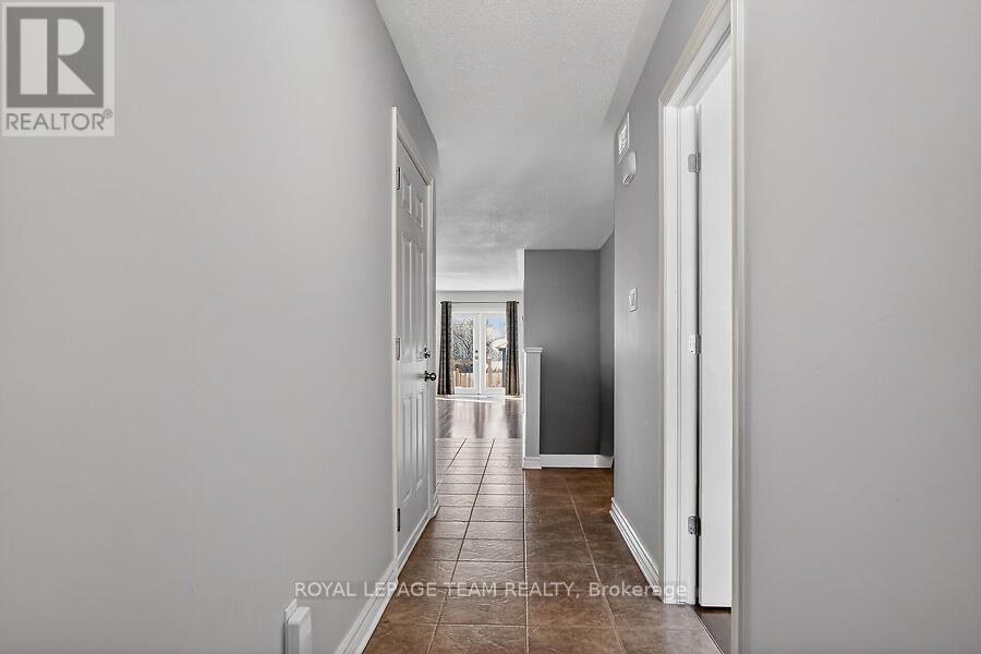 464 Honeyborne Street, Mississippi Mills, Ontario  K0A 1A0 - Photo 4 - X12800662