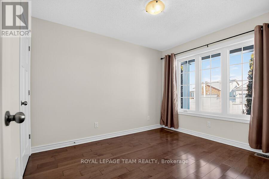 464 Honeyborne Street, Mississippi Mills, Ontario  K0A 1A0 - Photo 6 - X12800662