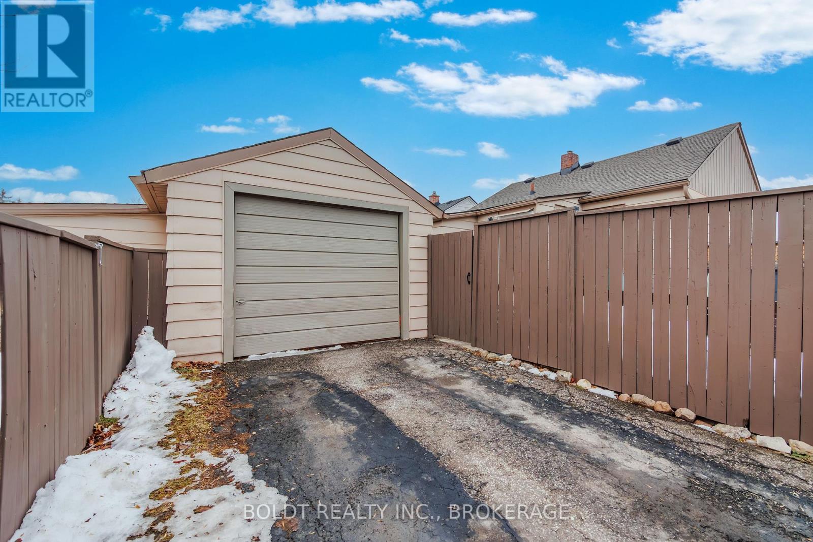 42 Barley Drive, St. Catharines (Oakdale), Ontario  L2P 2M5 - Photo 3 - X12800668