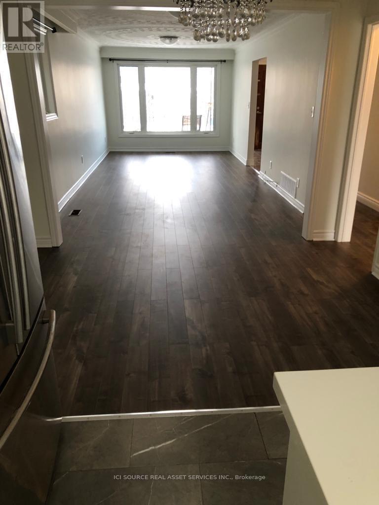 Upper - 81 Virginia Avenue, Toronto, Ontario  M4C 2S8 - Photo 10 - E12800682