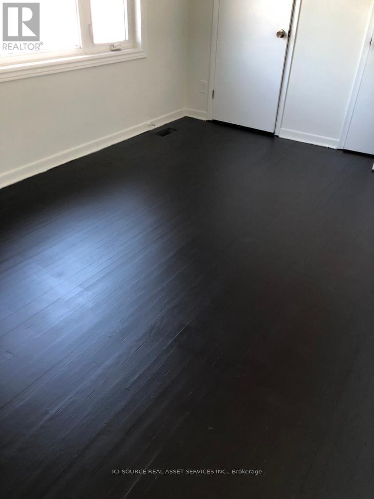 Upper - 81 Virginia Avenue, Toronto, Ontario  M4C 2S8 - Photo 16 - E12800682