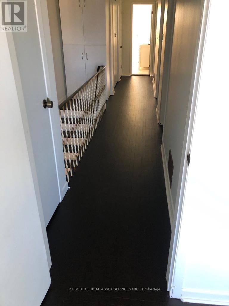 Upper - 81 Virginia Avenue, Toronto, Ontario  M4C 2S8 - Photo 17 - E12800682