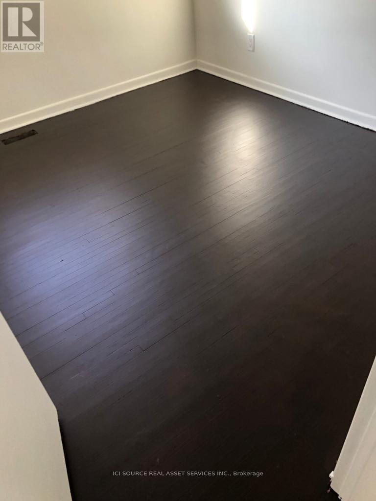 Upper - 81 Virginia Avenue, Toronto, Ontario  M4C 2S8 - Photo 18 - E12800682