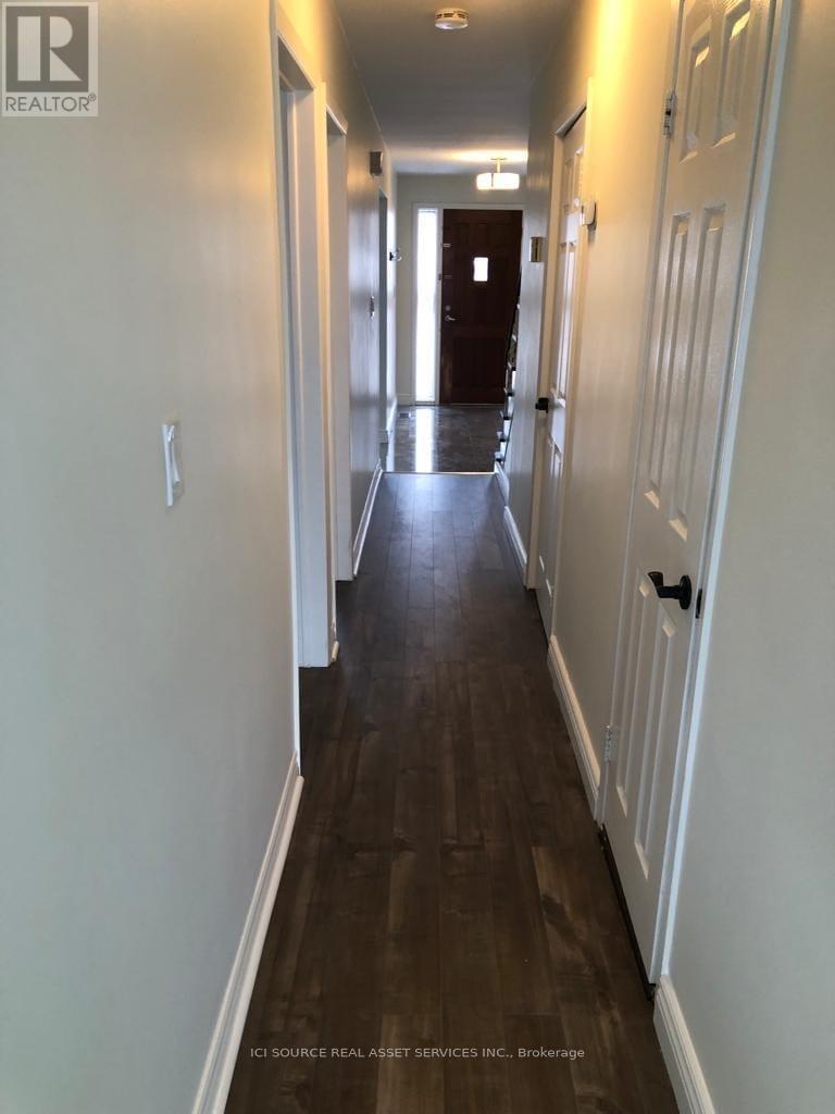 Upper - 81 Virginia Avenue, Toronto, Ontario  M4C 2S8 - Photo 4 - E12800682