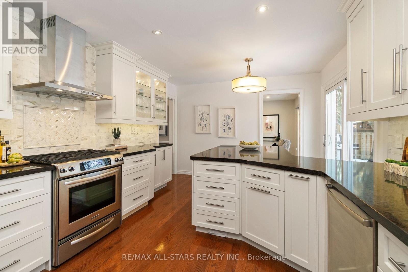 129 Briarwood Road, Markham (Unionville), Ontario  L3R 2X1 - Photo 11 - N12800686