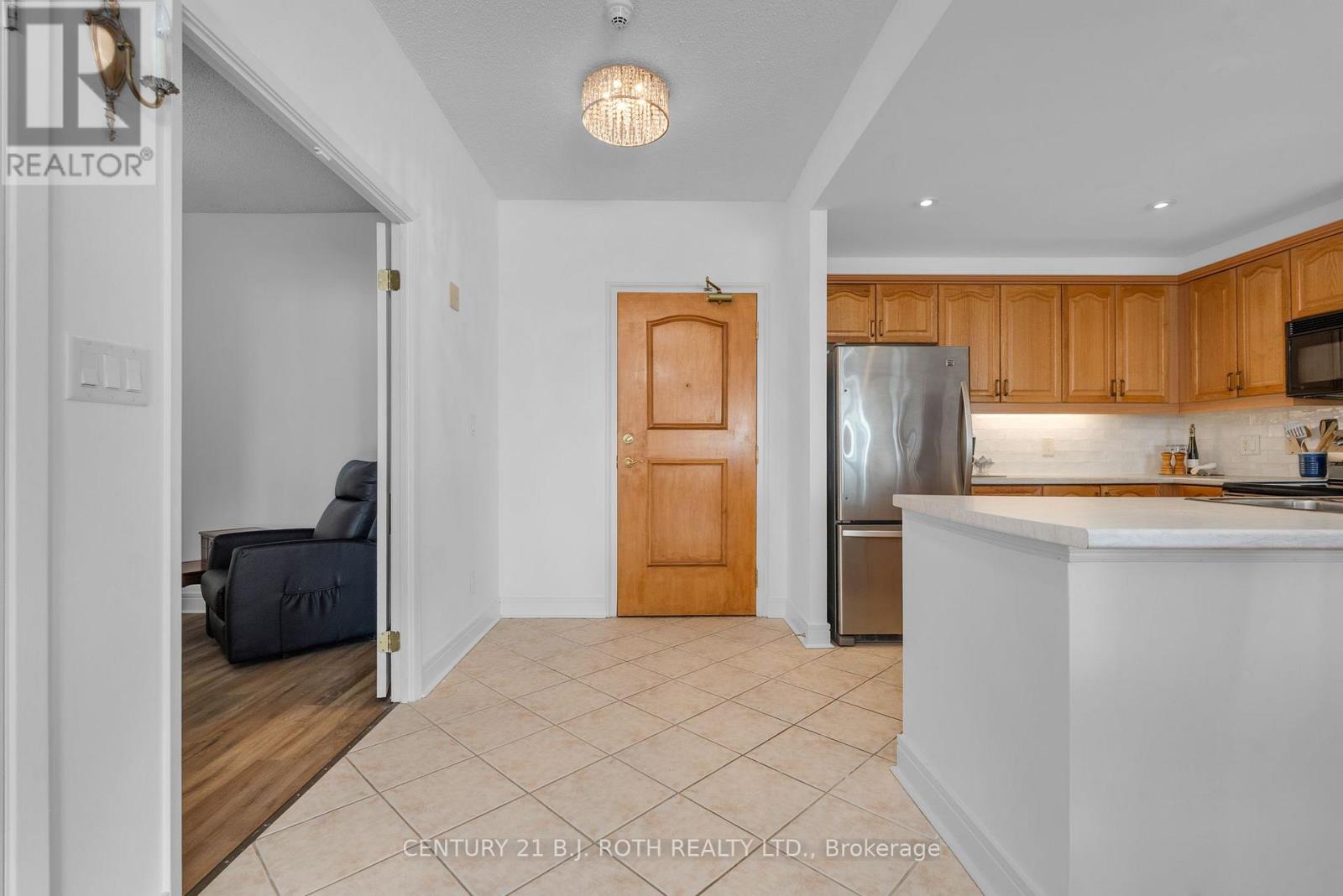 1402 - 2 Toronto Street, Barrie (City Centre), Ontario  L4N 9R2 - Photo 2 - S12800656