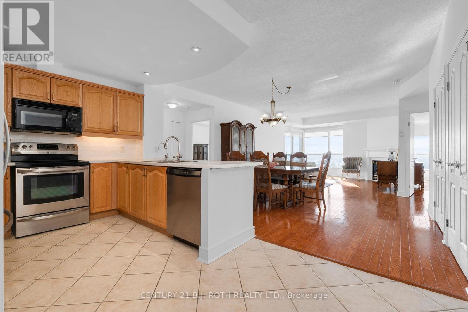 1402 - 2 Toronto Street, Barrie (City Centre), Ontario  L4N 9R2 - Photo 5 - S12800656