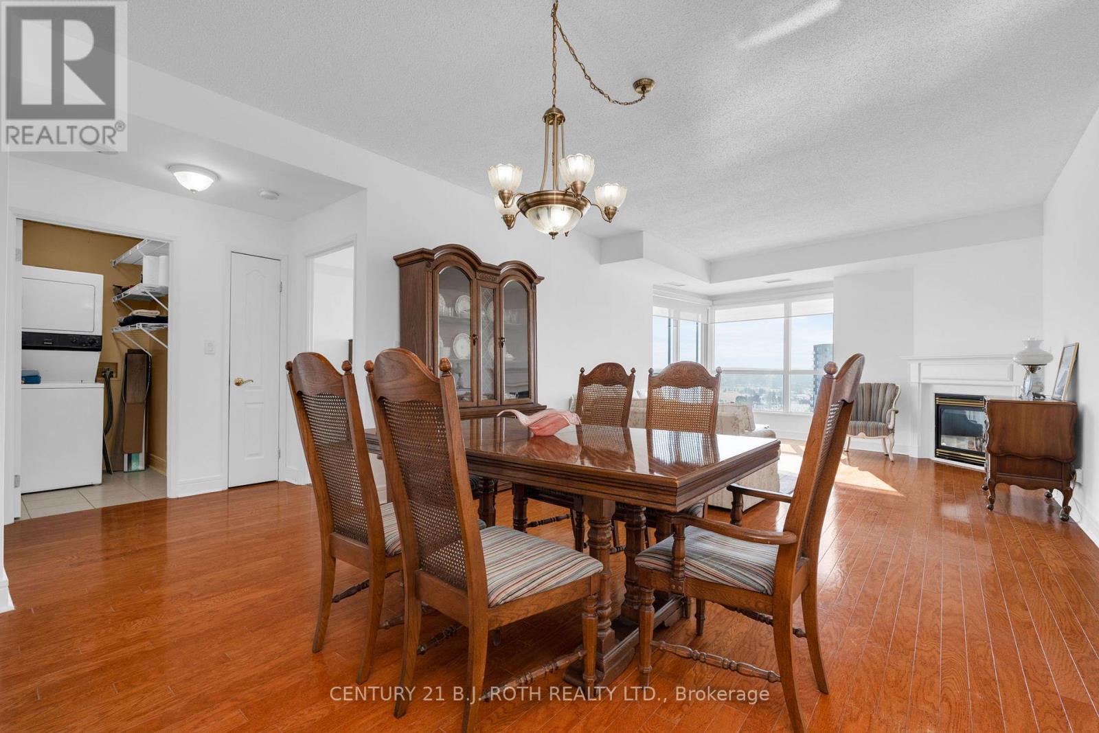 1402 - 2 Toronto Street, Barrie (City Centre), Ontario  L4N 9R2 - Photo 7 - S12800656