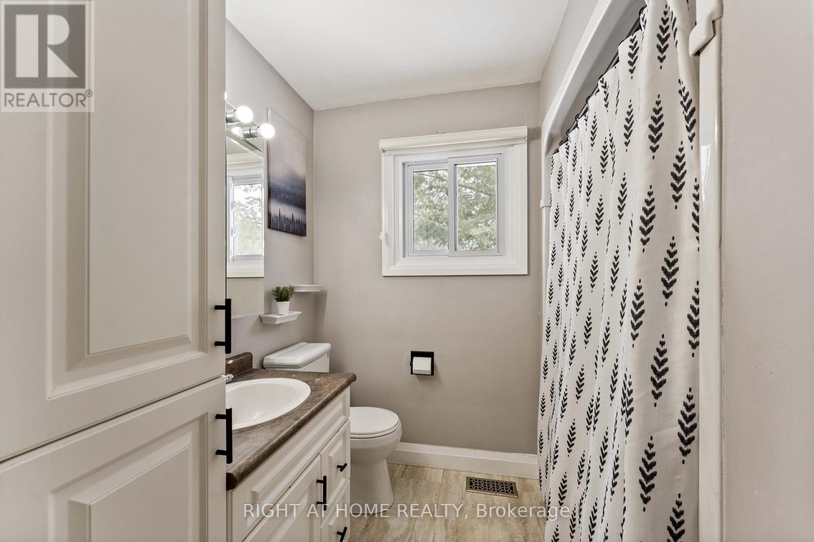 2 Quinn Avenue, Orillia, Ontario  L3V 3H5 - Photo 13 - S12800680