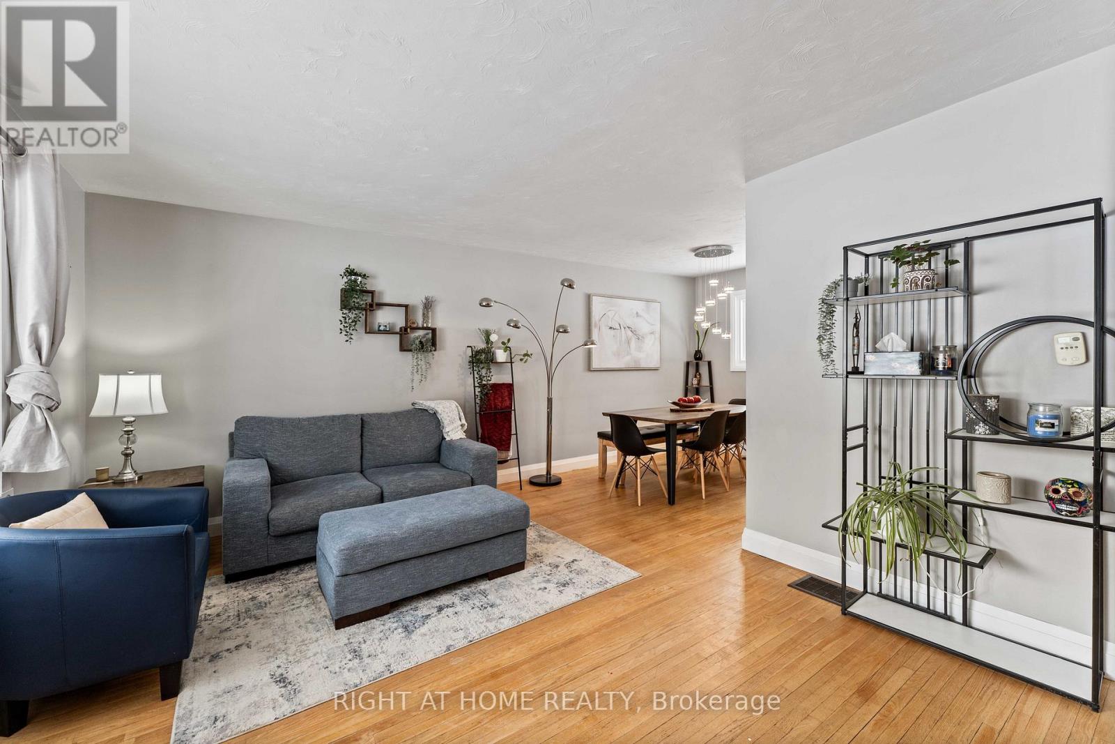 2 Quinn Avenue, Orillia, Ontario  L3V 3H5 - Photo 3 - S12800680