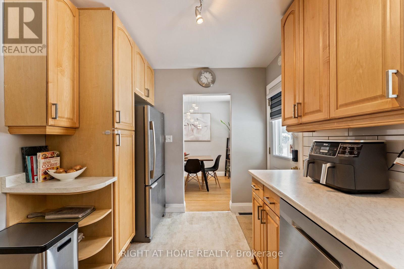 2 Quinn Avenue, Orillia, Ontario  L3V 3H5 - Photo 7 - S12800680