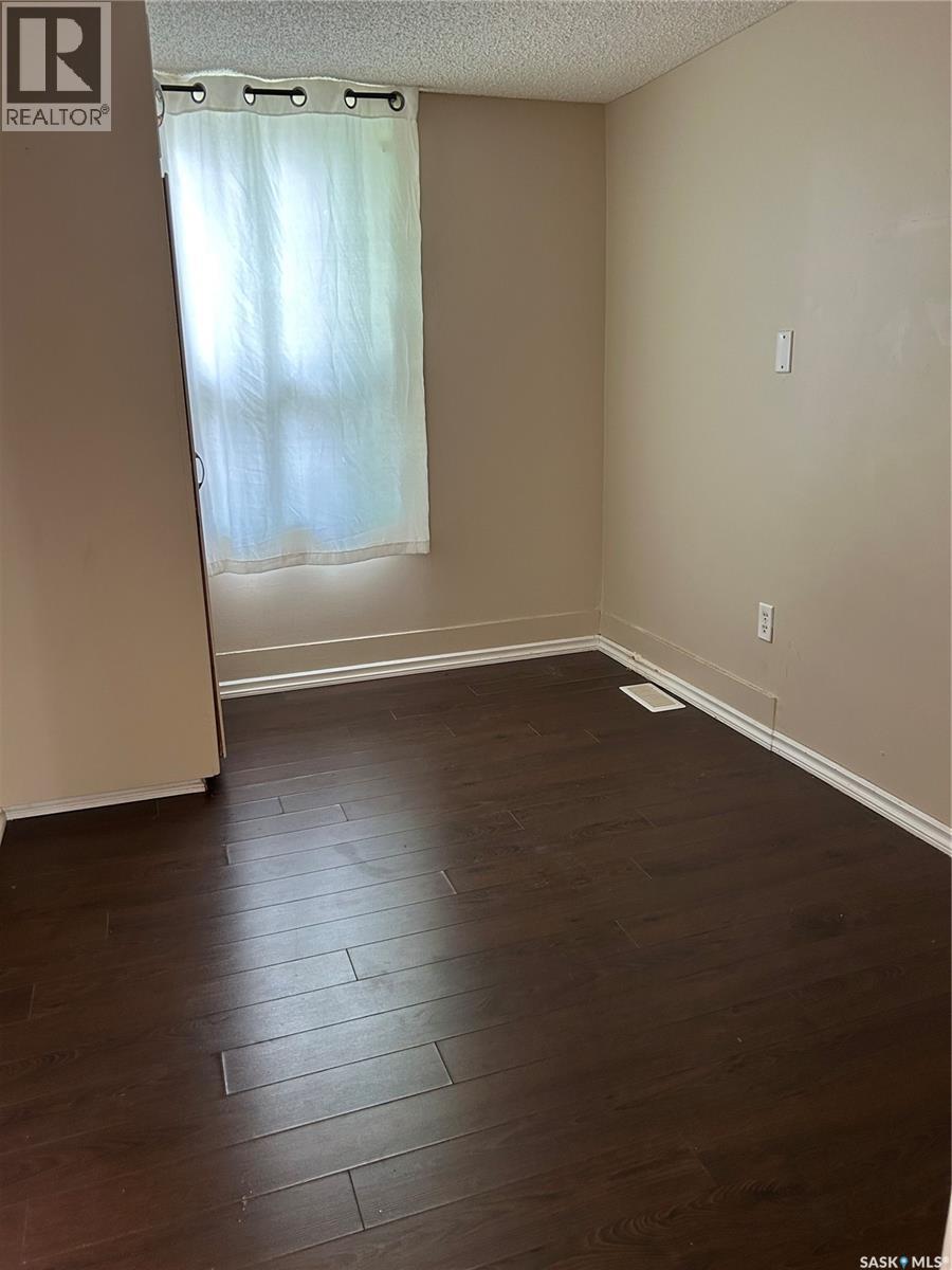 1113 Valley Street, Estevan, Saskatchewan  S4A 0E3 - Photo 4 - SK028812