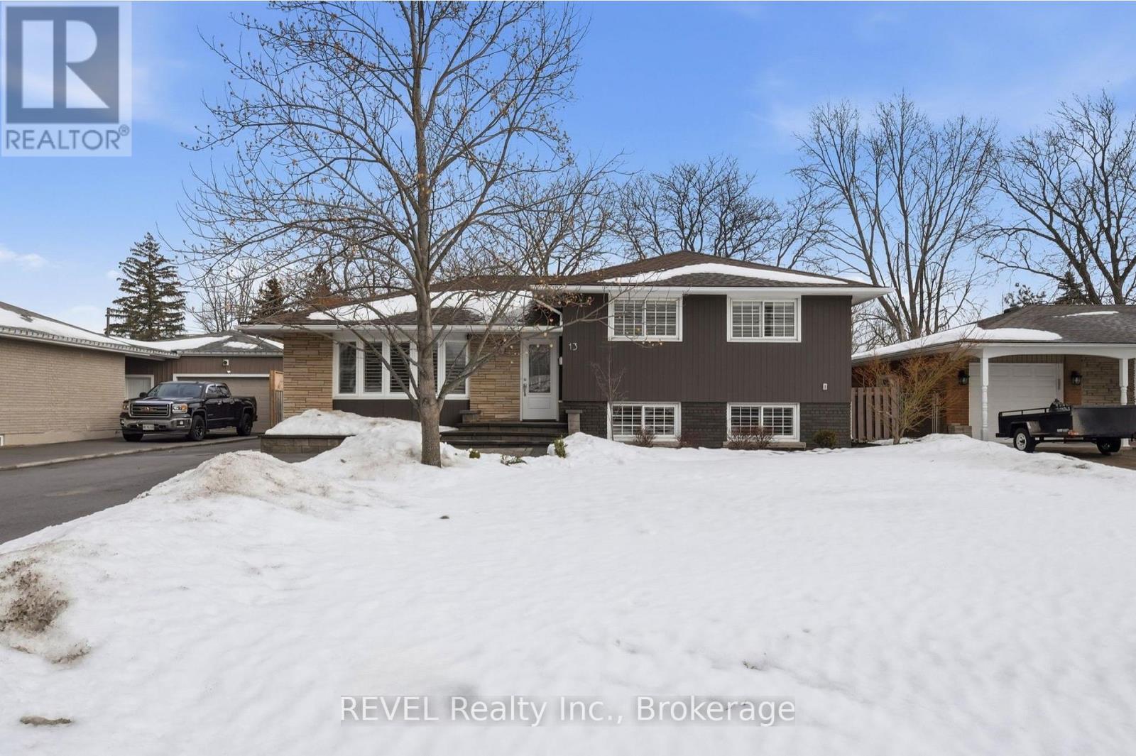 13 CRESTCOMBE ROAD, St. Catharines, Ontario