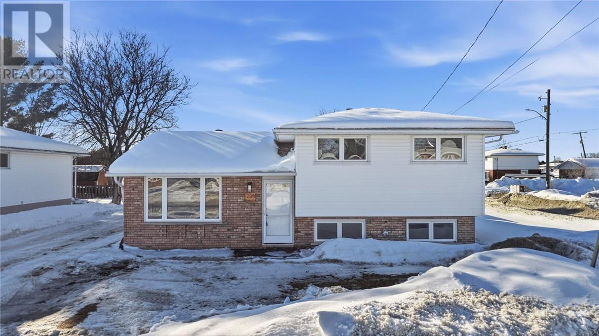 229 Edward, Chelmsford, Ontario  P0M 1L0 - Photo 2 - 2126491