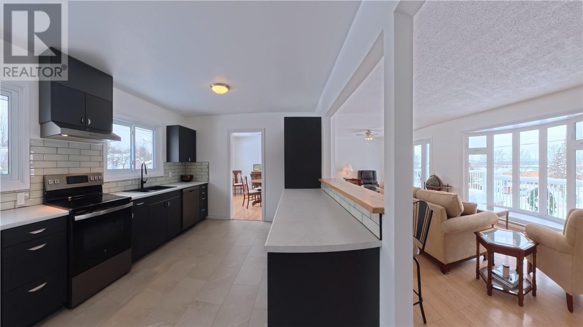 69 Robinson Street, Little Current, Ontario  P0P 1K0 - Photo 11 - 2126469