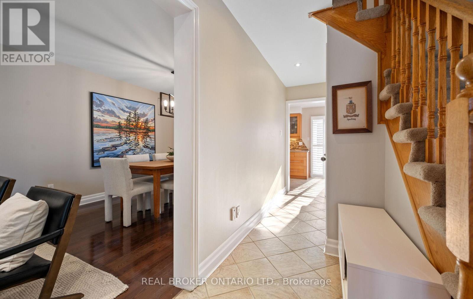 6060 Clover Ridge Crescent, Mississauga, Ontario  L5N 7B3 - Photo 3 - W12800740