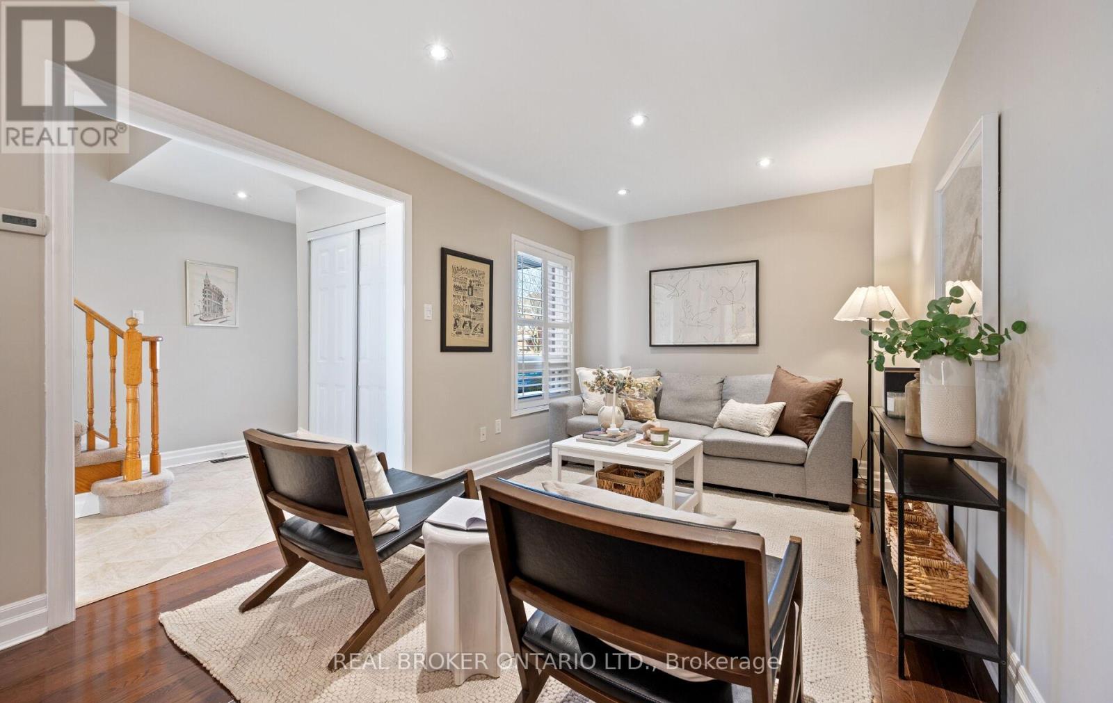 6060 Clover Ridge Crescent, Mississauga, Ontario  L5N 7B3 - Photo 5 - W12800740