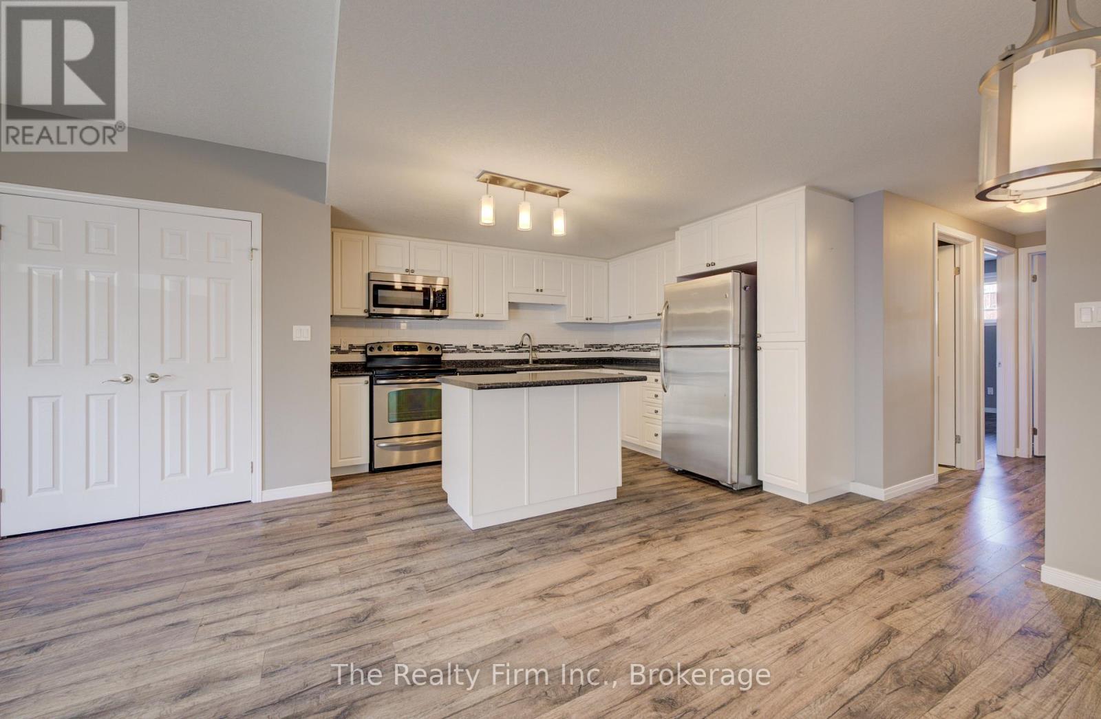 H - 236 Rachel Crescent, Kitchener, Ontario  N2R 0E1 - Photo 12 - X12800764