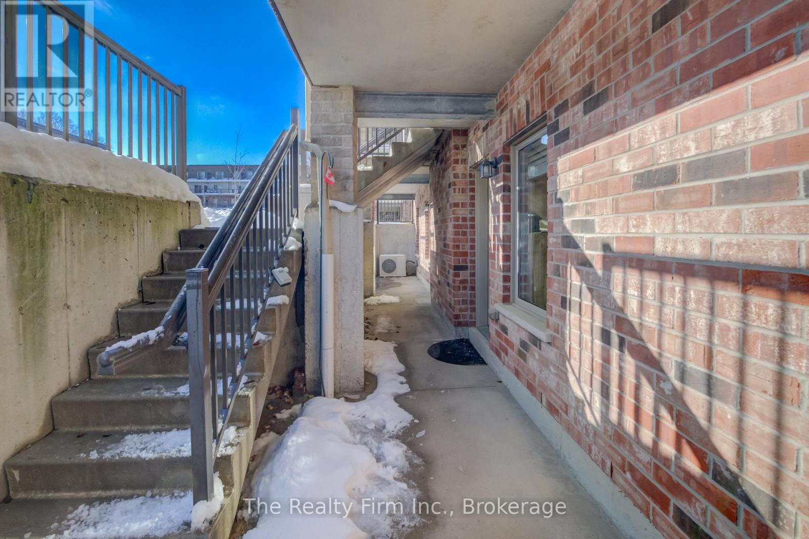 H - 236 Rachel Crescent, Kitchener, Ontario  N2R 0E1 - Photo 3 - X12800764