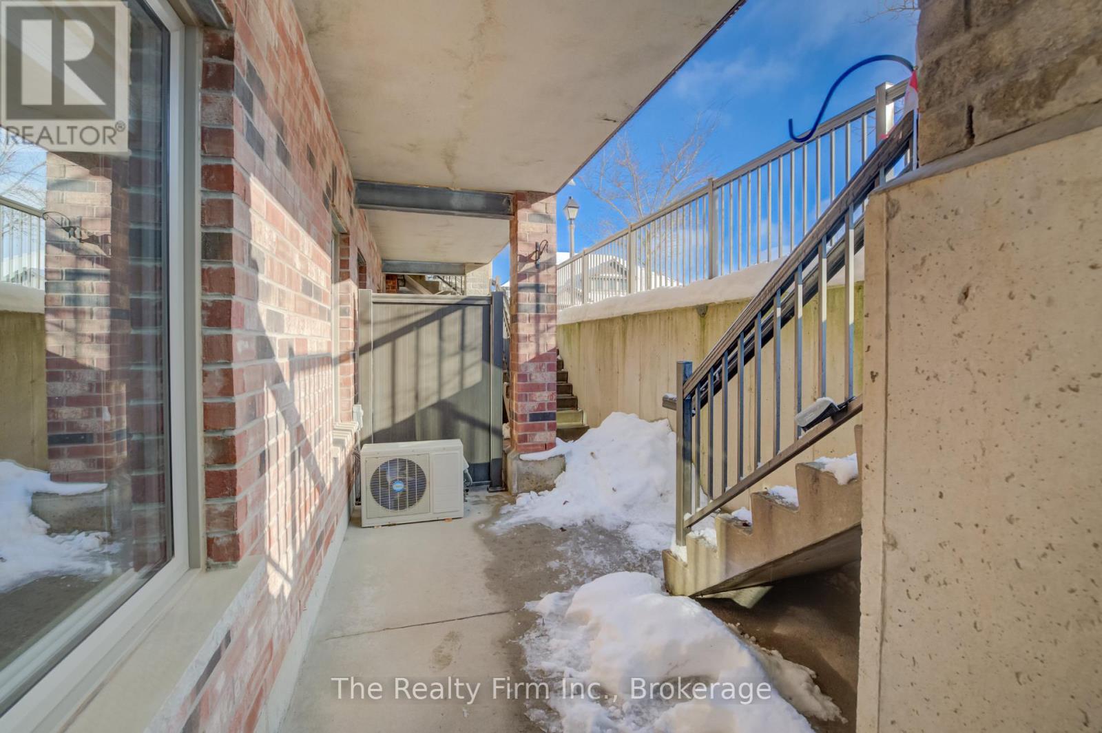H - 236 Rachel Crescent, Kitchener, Ontario  N2R 0E1 - Photo 4 - X12800764