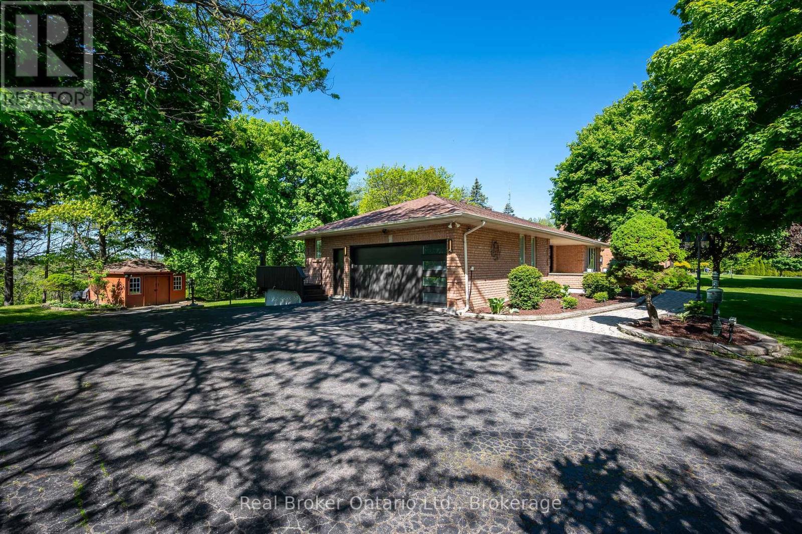 10158 Old Pine Crest Road, Halton Hills, Ontario  L0P 1K0 - Photo 10 - W12800796