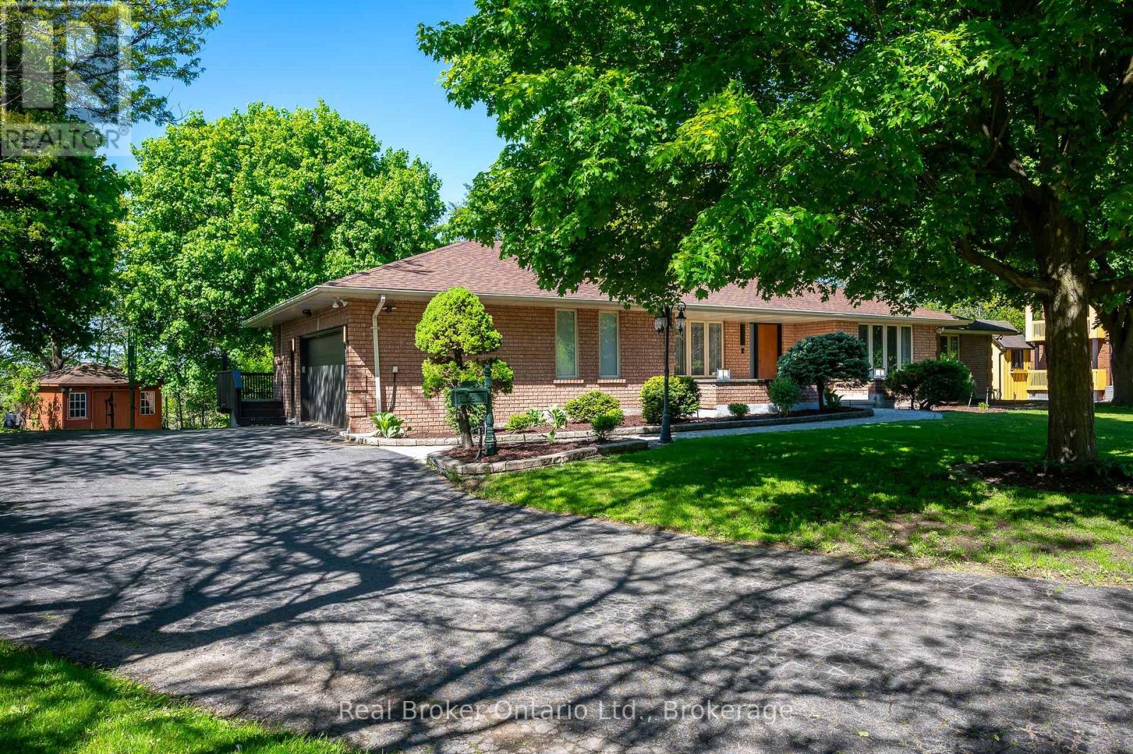 10158 Old Pine Crest Road, Halton Hills, Ontario  L0P 1K0 - Photo 9 - W12800796