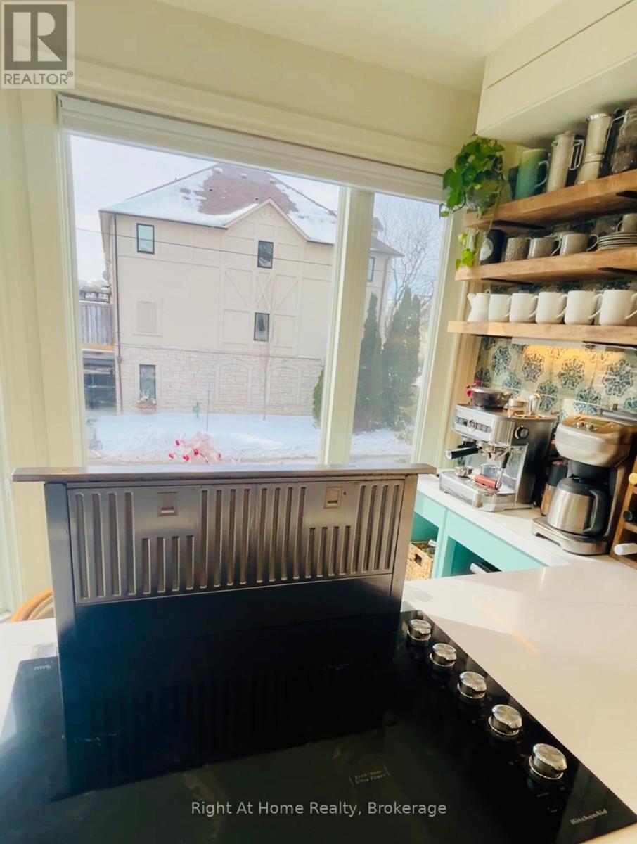 109 Brant Street, Oakville, Ontario  L6K 2Z7 - Photo 16 - W12800836