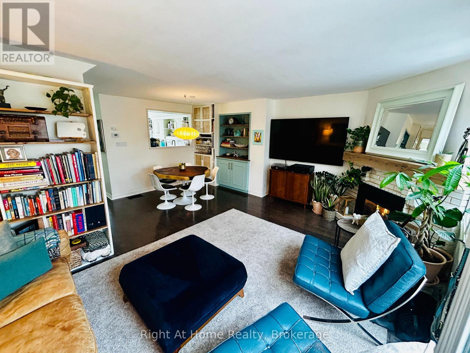 109 Brant Street, Oakville, Ontario  L6K 2Z7 - Photo 4 - W12800836