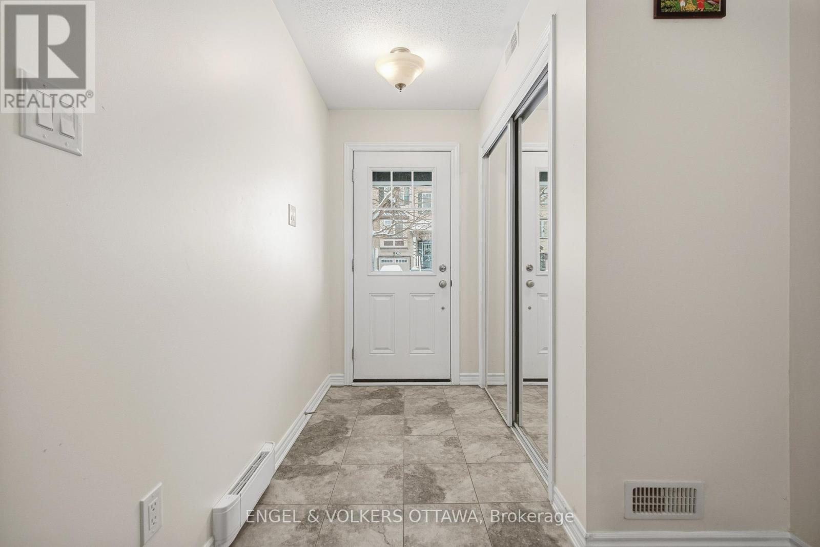 476 Coldwater Crescent, Ottawa, Ontario  K2M 0J2 - Photo 3 - X12800846