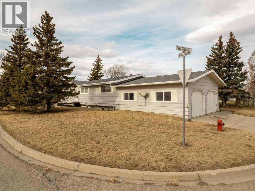 581 Broadview Street, Pincher Creek, Alberta  T0K 1W0 - Photo 2 - A2286517