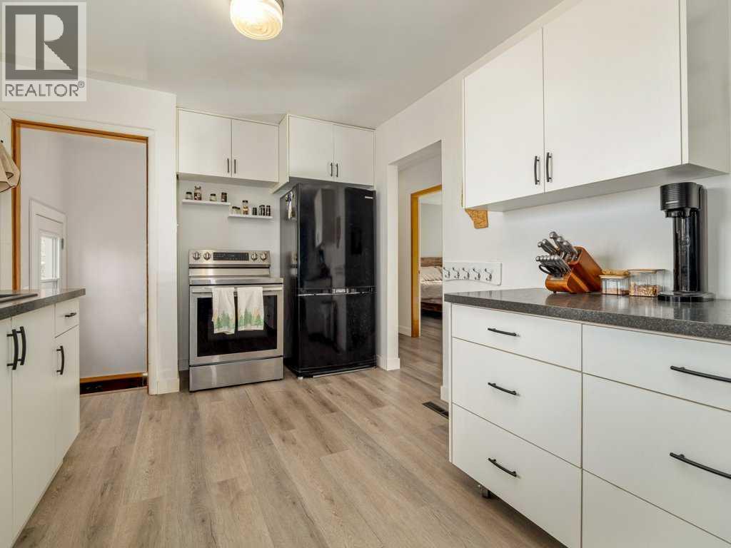 730 Blairmore Street, Pincher Creek, Alberta  T0K 1W0 - Photo 11 - A2286528