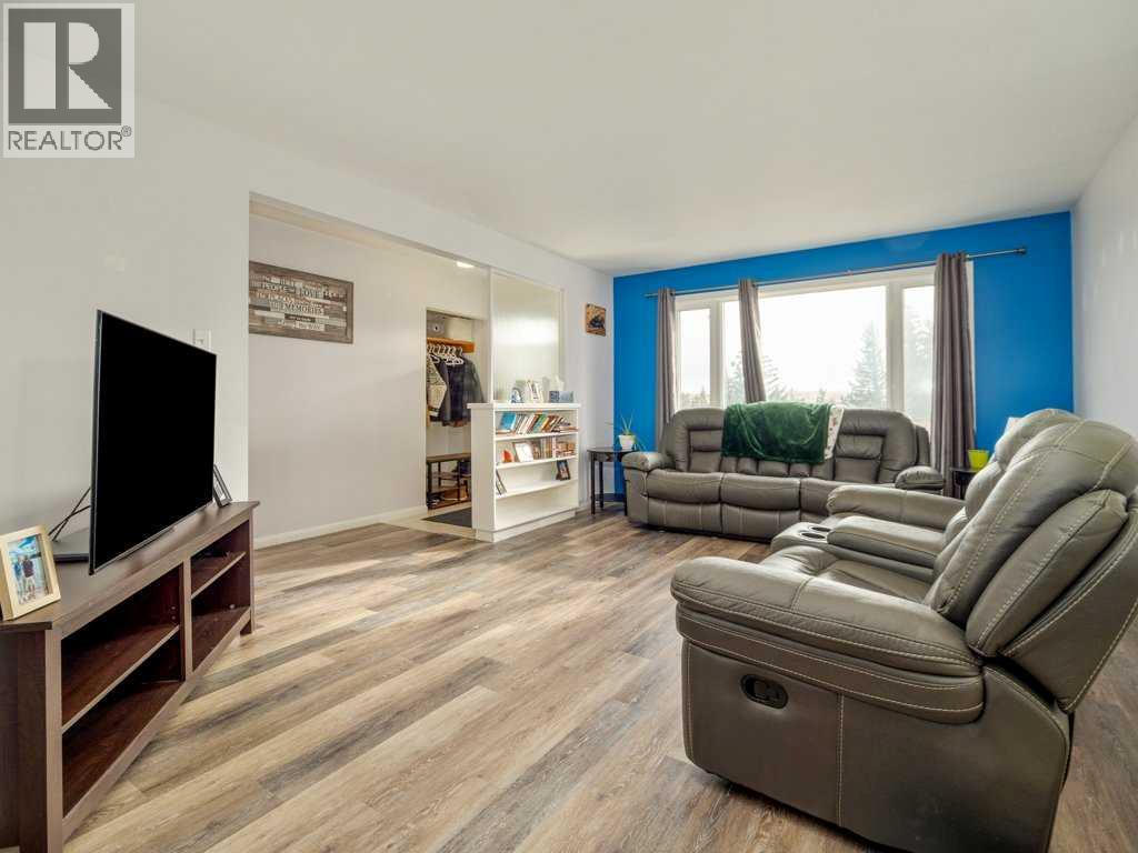 730 Blairmore Street, Pincher Creek, Alberta  T0K 1W0 - Photo 7 - A2286528