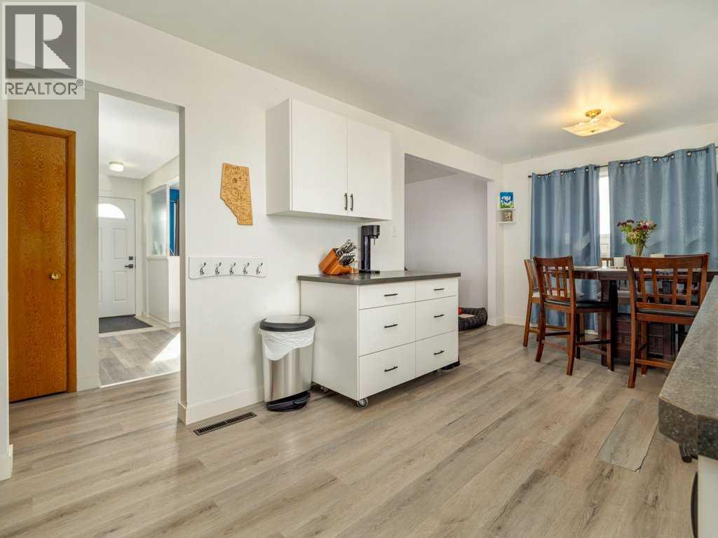 730 Blairmore Street, Pincher Creek, Alberta  T0K 1W0 - Photo 12 - A2286528