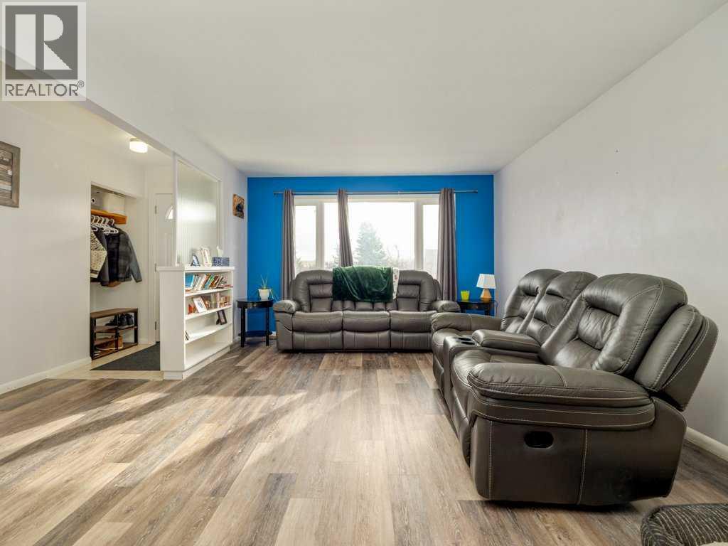 730 Blairmore Street, Pincher Creek, Alberta  T0K 1W0 - Photo 8 - A2286528