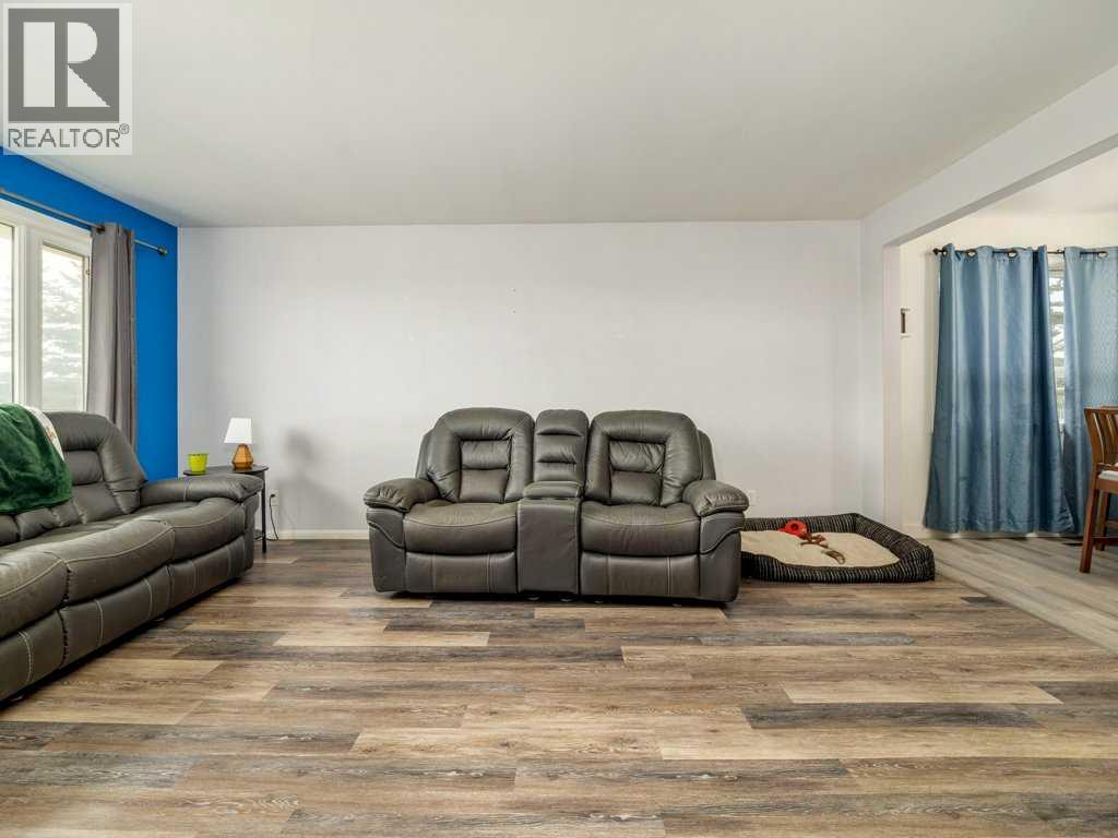 730 Blairmore Street, Pincher Creek, Alberta  T0K 1W0 - Photo 5 - A2286528