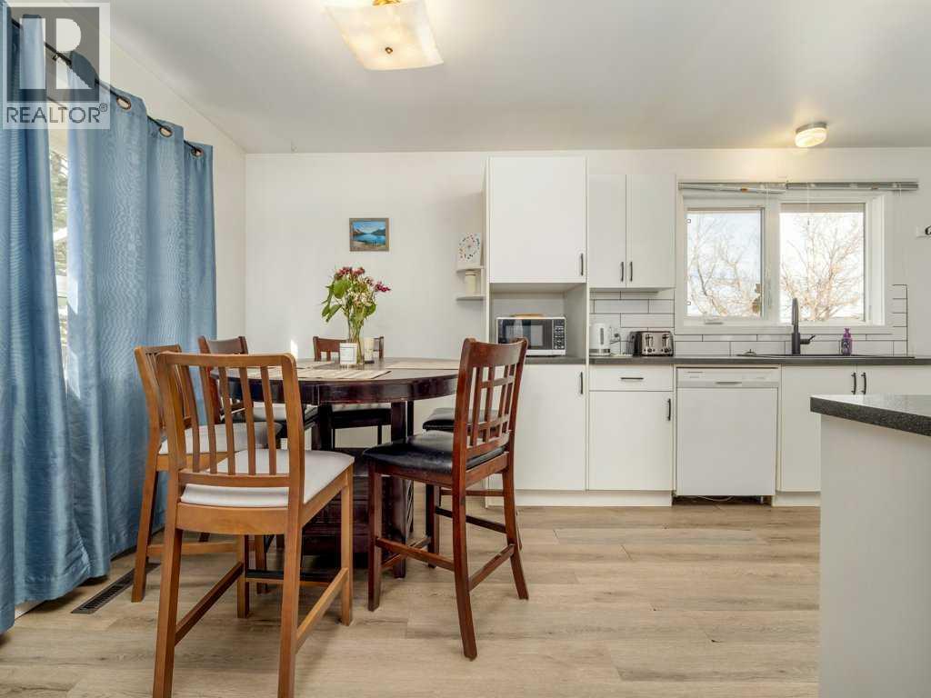 730 Blairmore Street, Pincher Creek, Alberta  T0K 1W0 - Photo 9 - A2286528