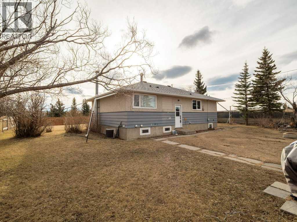 730 Blairmore Street, Pincher Creek, Alberta  T0K 1W0 - Photo 35 - A2286528