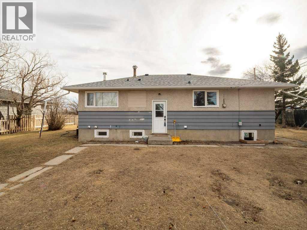 730 Blairmore Street, Pincher Creek, Alberta  T0K 1W0 - Photo 34 - A2286528
