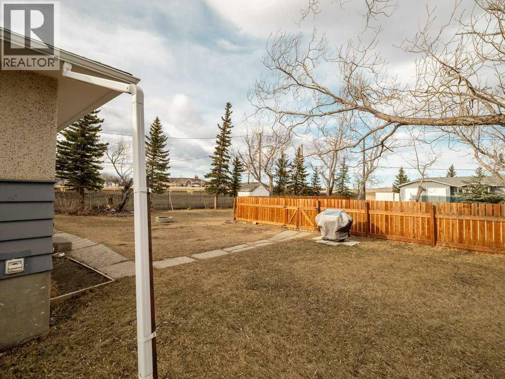730 Blairmore Street, Pincher Creek, Alberta  T0K 1W0 - Photo 33 - A2286528