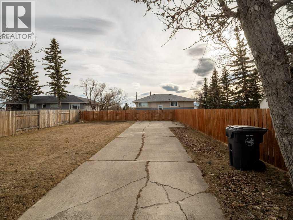 730 Blairmore Street, Pincher Creek, Alberta  T0K 1W0 - Photo 38 - A2286528