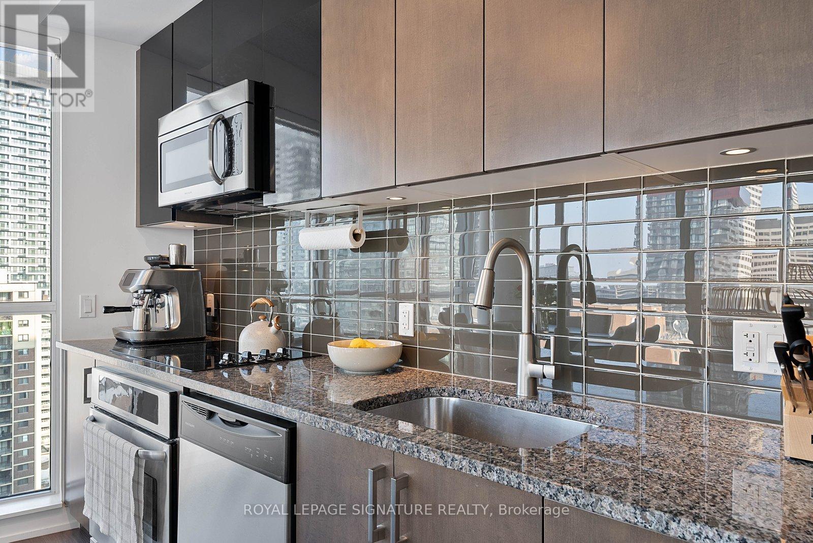 1702 - 89 Dunfield Avenue, Toronto, Ontario  M4S 0A4 - Photo 9 - C12800814