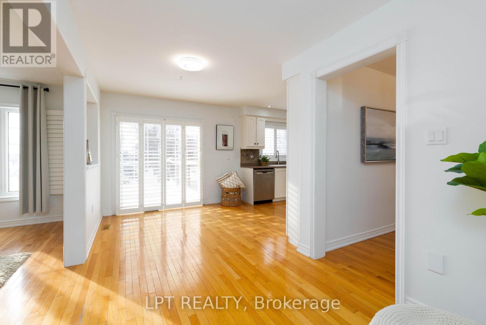 36 Ivygreen Road, Georgina, Ontario  L4P 4B7 - Photo 10 - N12800778