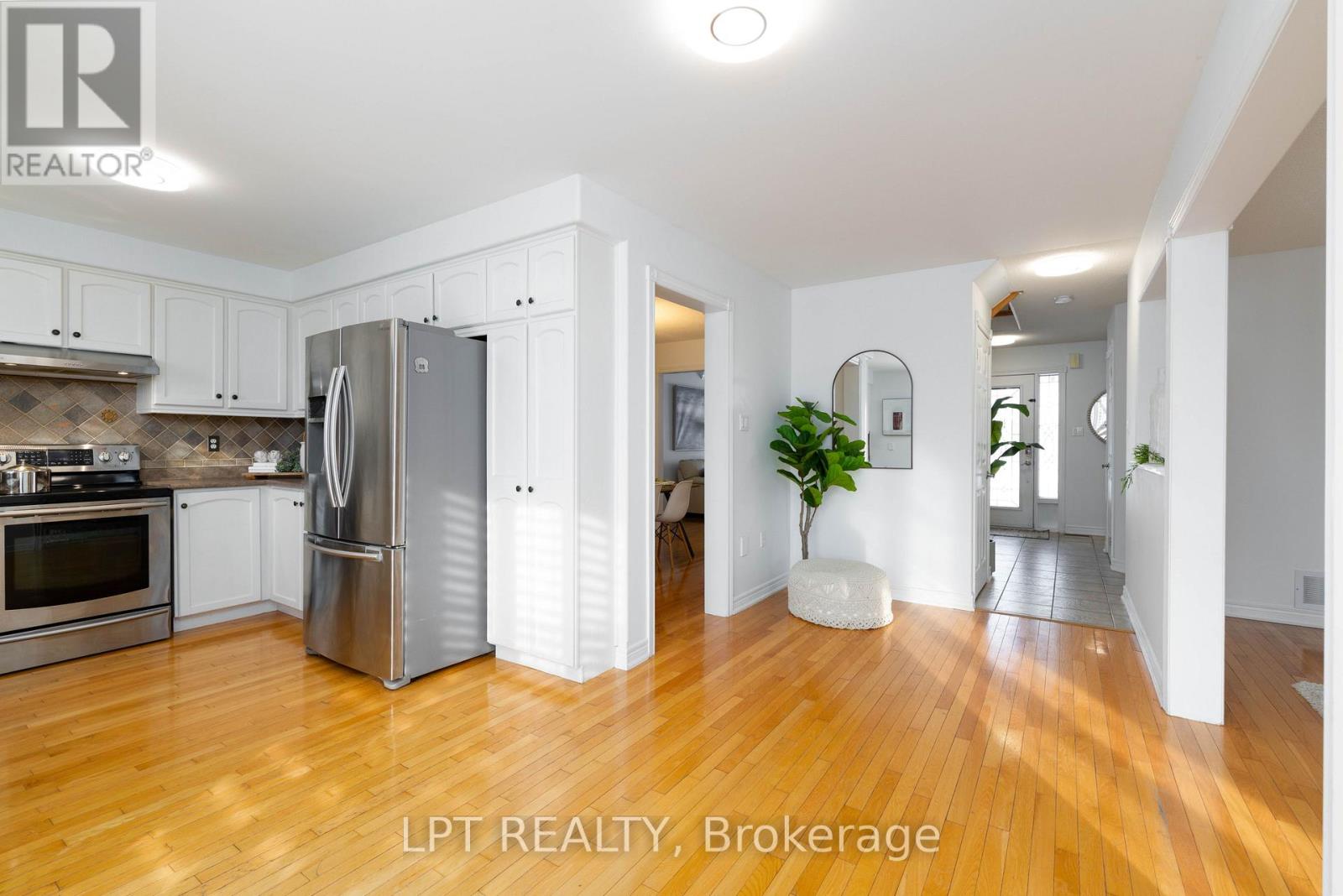 36 Ivygreen Road, Georgina, Ontario  L4P 4B7 - Photo 11 - N12800778