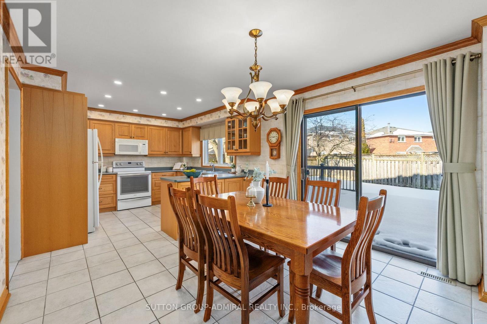 73 Crystal Drive, Richmond Hill, Ontario  L4C 7Y7 - Photo 10 - N12800868