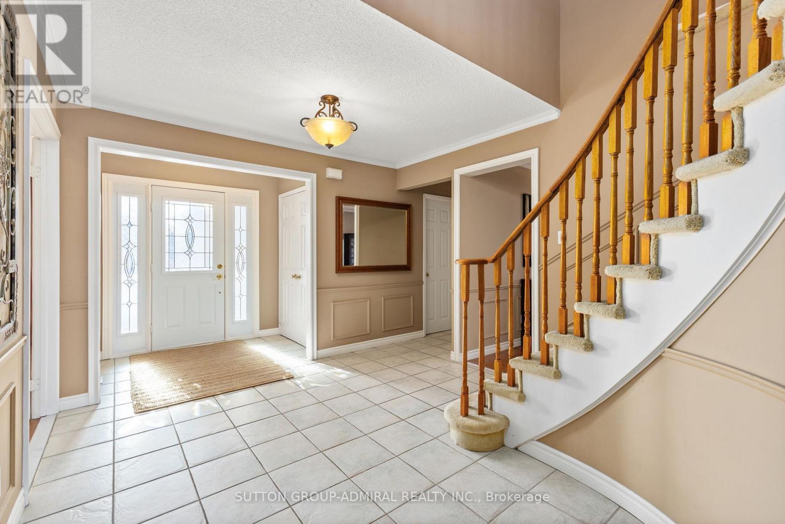 73 Crystal Drive, Richmond Hill, Ontario  L4C 7Y7 - Photo 4 - N12800868